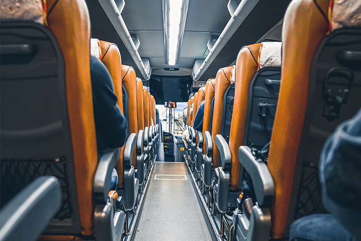 Cum alegi cel mai bun serviciu de transport persoane pentru evenimente? 3 transport persoane evenimente