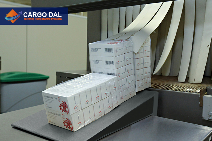 Transport echipamente medicale – Cerinte si practici esentiale 4 Banda automata cu produse medicale sugestiv pentru logistica medicala